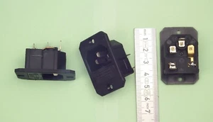 Kaiser 757 Kaltgeräte Einbaustecker C14 250V 10A schwarz mit Sicherungshalter - Bild 1 von 2