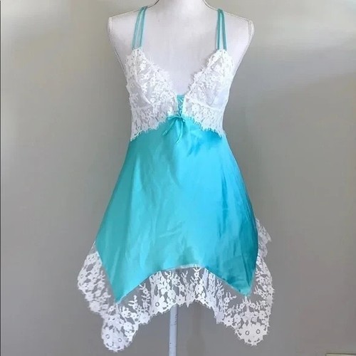 UNDERCOVER Slip Victoria's Secret in raso e pizzo