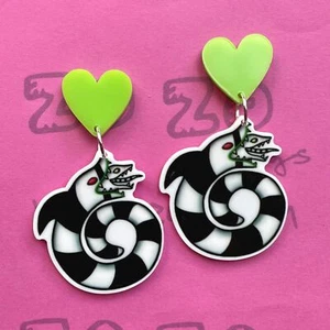 Beetlejuice 'Sandworm' Stud Earrings - Picture 1 of 1