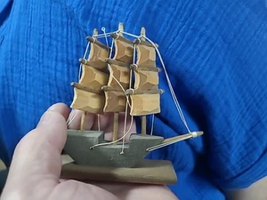 Palmengroßes Segelboot Modell Holz Schiffsmodell - Bild 1 von 6