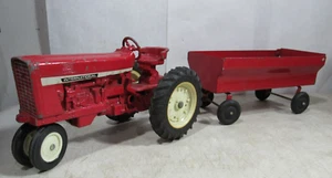 Vintage 1970er Jahre Ertl International Harvester 544 Traktor & Wagen Farm Spielzeug hergestellt in den USA - Bild 1 von 12