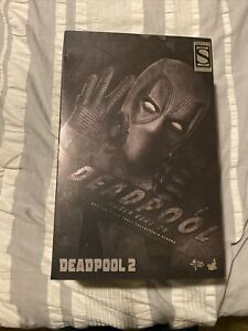 Hot Toys Deadpool 2 - Deadpool (Dusty Version) 1/6th Scale Collectible Figure
