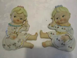 Set 2 targhette da parete vintage Norcrest Bisque bambine su telefono 7"T Giappone anni 60 - Foto 1 di 8