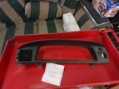 Bisel de tablero T100 1997 260585 Foto 1 de 3