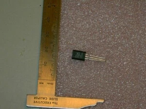 Transistor 2SD1207 Si npn 1W 60V 50V 6V 2A 150 C 150MHz 12 100MIN - Imagen 1 de 1