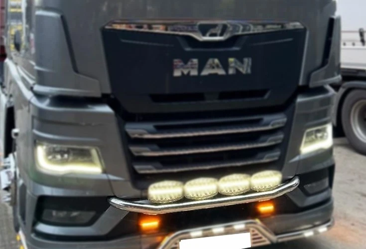 Tubos delanteros de acero inoxidable adecuados para MAN TGX 2021+ / Sin LED - Imagen 1 de 1