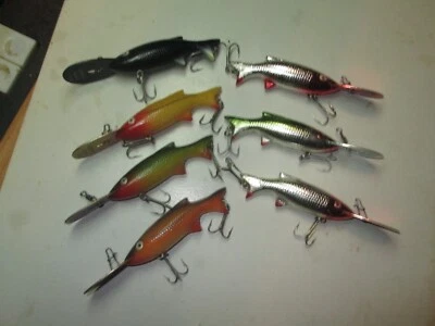 Lote de 7 señuelos. Grupo desconocido MUÑECA ZEBCO DITCH EXCAVADORA. ALGUNOS look SIN PESCAR.  6 COLORES Foto 1 de 4