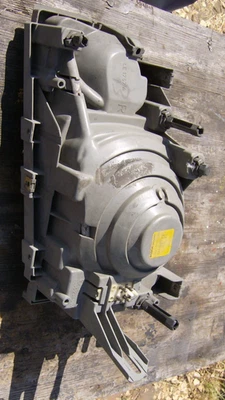 MERCEDES W126 PASS SIDE HEADLIGHT ASSEMBLY 500SEL 300SD 380SEL ETC 0 302 050 008 - Image 1 of 4