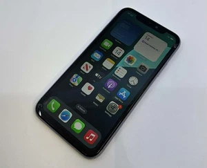 Apple iPhone 11 - 64GB in Violett **Ersatzteile oder Reparaturen** - Bild 1 von 6