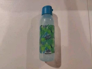 NEU Tupperware Blue Forest Medium Öko Wasserflasche 25 Unzen Flip Top KOSTENLOSER VERSAND!! - Bild 1 von 6