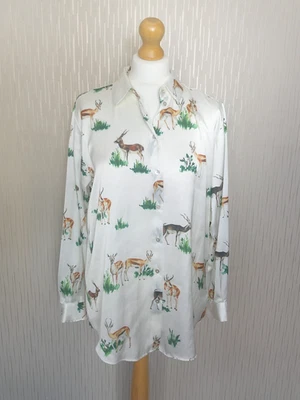 Blusa Zara Talla M Animal Estampado Ciervo Marfil Satinado Gran Tamaño Inteligente Informal Foto 1 de 4