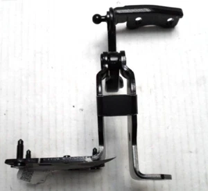 Mercedes Benz A 2057507300 Rear Deck Lift Hinge Release Lever Coupe/Convertible - Foto 1 di 9