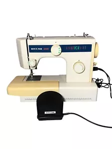 Máquina de coser eléctrica Riccar 2500 con pedal probada y funcionando - Imagen 1 de 16