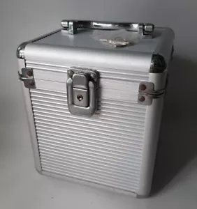 CD DVD DISC STORAGE BOX METAL LOCKABLE - 40 Sleeves 18X16X16 CM USED GC - Picture 1 of 11