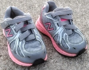 New Balance KV890GPI Toddler Shoes Sports Mesh Athletic Vintage Grey Pink Sz 4 - Picture 1 of 7