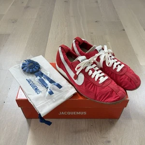 Talla 11W/9.5M - Zapato Nike x Jacquemus Moon SP Rojo Universitario HV8547-600 - Imagen 1 de 18