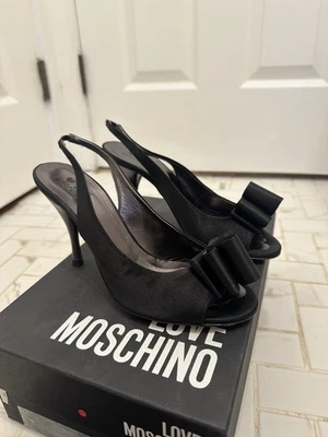 Tacones Love Moschino satinados con lazo escultórico 38,5 Foto 1 de 4