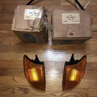 Пара передних указателей поворота NOS Ford Merkur Scorpio E7RY-13369-A и E7ry-13368-A - Изображение 1 из 4