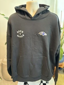 AUTHENTISCH Baltimore Ravens Born x Raised Unisex Pullover Hoodie - schwarz 2XL - Bild 1 von 6