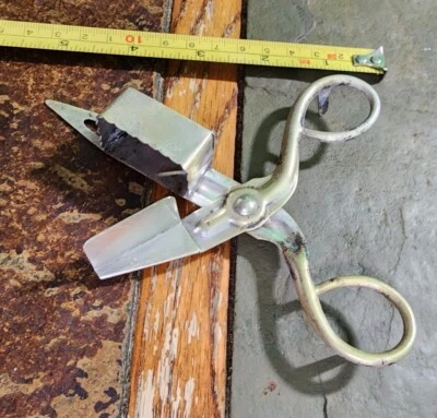 RARE  EARLY ANTIQUE BRASS 1800's FOOTED SCISSOR CANDLE WICK SNUFFER & TRIMMER 🕯 - Image 1 of 4