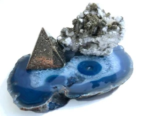 Spektakuläre Multi Mineral Probe Pyrit Pyramide Blauer Achat Basis - LB - Bild 1 von 10