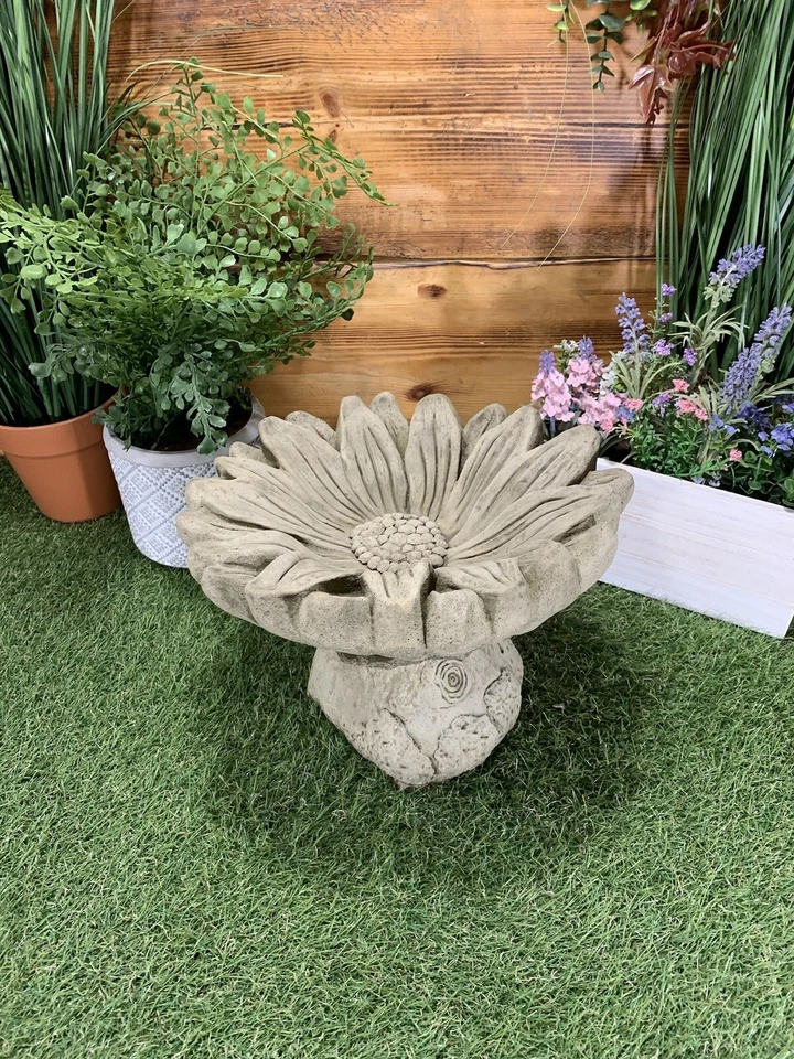 STONE GARDEN FLOWER FLORAL DAISY BIRD BATH STATUE ORNAMENT - Image 1 of 4