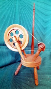 Dekoration kleines Spinnrad - Bild 1 von 2