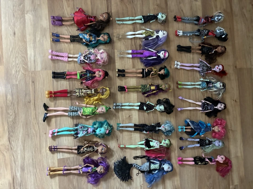 Lote de 27 muñecas Monster High usadas  Foto 1 de 4