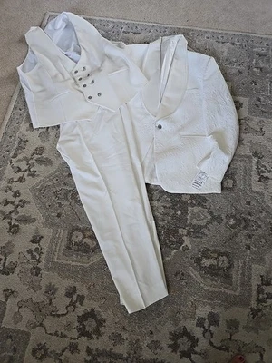 Chaqueta de traje Quesste blanca con estampado floral con chaleco de terciopelo blanco talla 62 David🔥 Foto 1 de 4