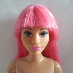 ¡NUEVO! Muñeca Barbie Big City Big Dreams 2022 ~ cabello rosa curvilíneo ~ desnuda - Imagen 1 de 4