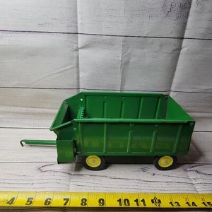 Vintage John Deere chuck wagon feed trailer pressed steel 1/16 green and yellow - Picture 1 of 11
