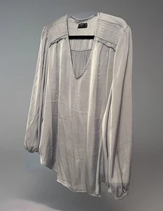 Tamari Size Women’s Sz 1X Relaxed Long Sleeve Pleated & Ruffled Pale Gray Vneck - Picture 1 of 7
