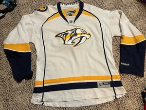 Reebok Adult Women's Size XL White Nashville Predators Long Sleeve Jersey - Picture 1 of 3