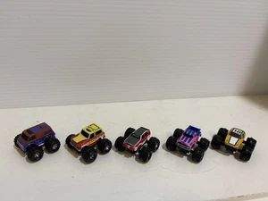 Paquete Galoob MICRO MACHINES SUPER 4X4 MONSTER TRUCKS de colección - Imagen 1 de 18