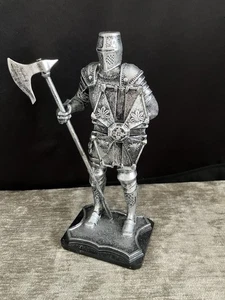 Resin Knight Statue - Picture 1 of 9