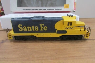 HO Scale Walthers 931-103 EMD GP9M Locomotive Santa Fe #2050 Lot#4969 - Image 1 of 4
