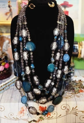 Collar Chico's Acrílico Azul y Gris Ahumado Cuentas Facetadas Cuatro Hilos Capas  Foto 1 de 4