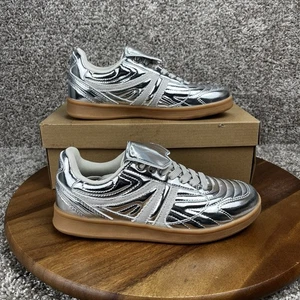 Steve Madden Women's Madrid Sneakers Size 5.5 Shiny Metallic Silver Shoes - Picture 1 of 10