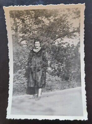 Schwarz Weissfoto Hübsche Frau In Winter Pelz Mantel Pantyhose    Vintage  1954 • 1.50€