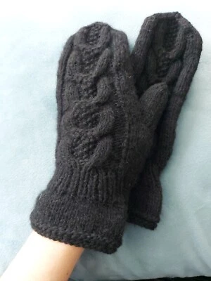 Handmade 100% Merino Wool mittens --Brand New--  Supersoft Cableknit Black Small - Image 1 of 2