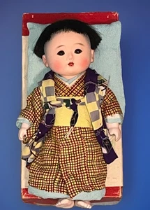 Vintage japanische asiatische Ichimatsu GoFun Junge Puppe mit passendem Kissen & Originalkarton - Bild 1 von 15
