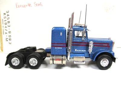MATCHBOX COLLECTIBLES - KENWORTH CONVENTIONAL SEMI TRUCK - 1/58 DIECAST - Image 1 of 4