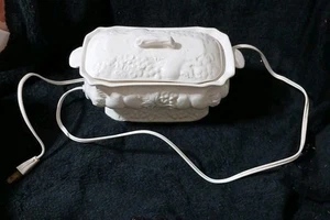 Vtg Electric Gravy Boat White Ceramic  Grape Bunch  w/Lid ladle Cord 120v 40w - Picture 1 of 8