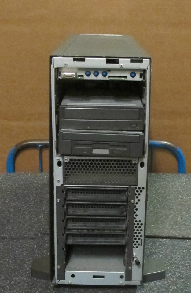 Fujitsu Primergy TX200 S2 - Intel Xeon 2,80GHz, 1GB Tower Server - Bild 1 von 1