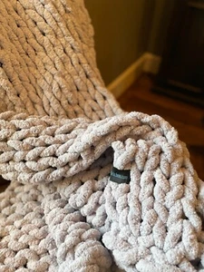 Oversized Chenille Knit Yhrow Blanket - Picture 1 of 8