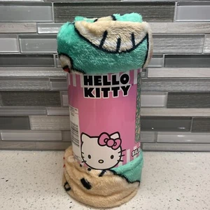 New Hello Kitty Very Merry 40" x 50" Silk Touch Christmas Throw Plush Blanket - Picture 1 of 7