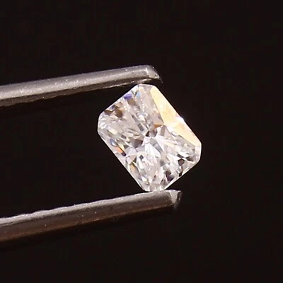 White D Color VVS1 Moissanite Radiant Cut Loose Gemstone Synthetic Diamond 4x3MM - Image 1 of 4