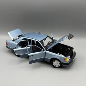 MERCEDES-BENZ 230 E 1990 1/18 NOREV 183945 Light Blue metallic - Picture 1 of 12
