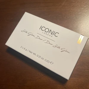 Iconic London Silk Glow Duo: Blush & Highlighter Coral Glow Duo Palette - Picture 1 of 3