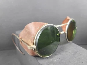 Lunettes de sécurité anciennes vertes en VERRE et cuir vintage steam punk lunettes - Photo 1/3
